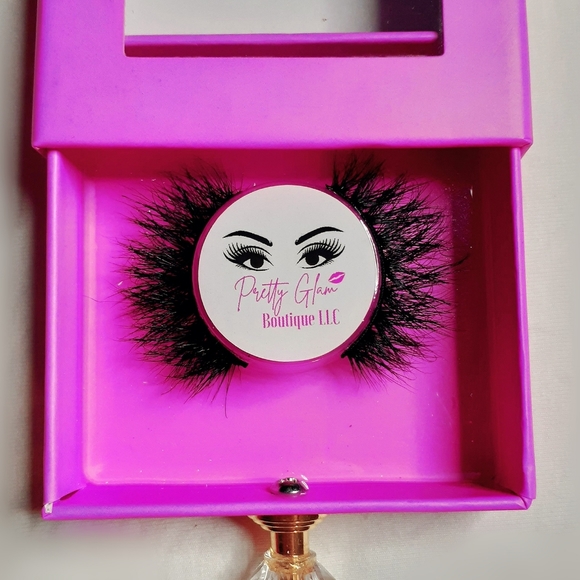 Cruelty Free Mink Eyelashes - Picture 3 of 6